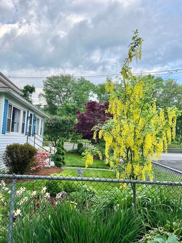 4 Central Ave, Northbridge, MA 01534