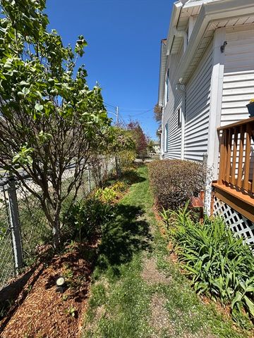 4 Central Ave, Northbridge, MA 01534