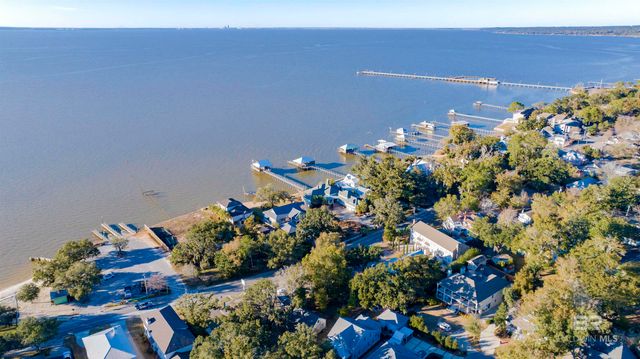 369 Mobile Street, Fairhope, AL 36532