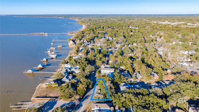 369 Mobile Street, Fairhope, AL 36532