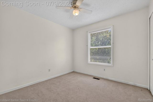 9016 Hyacinth Way, Green Oak Township, MI 48116