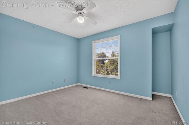 9016 Hyacinth Way, Green Oak Township, MI 48116
