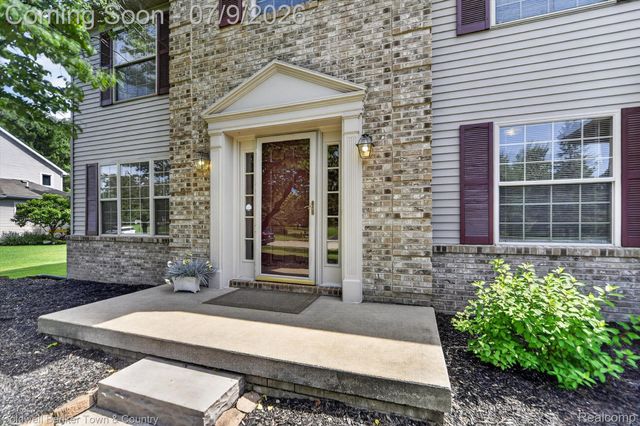 9016 Hyacinth Way, Green Oak Township, MI 48116