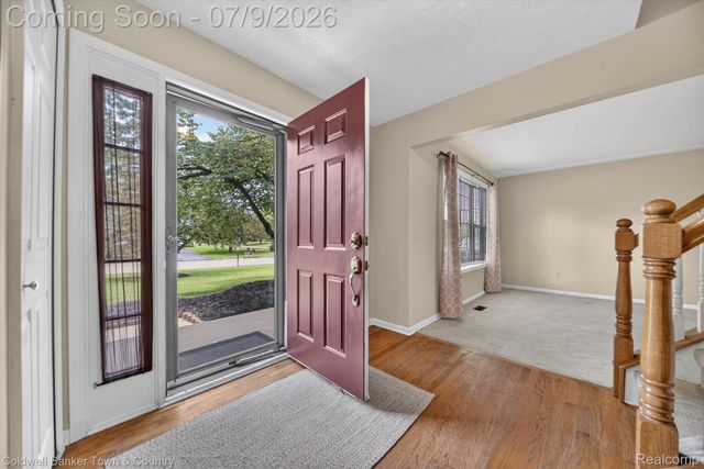 9016 Hyacinth Way, Green Oak Township, MI 48116