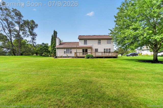 9016 Hyacinth Way, Green Oak Township, MI 48116
