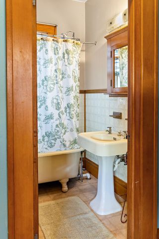 776 Wheeler Street N, Saint Paul, MN 55104