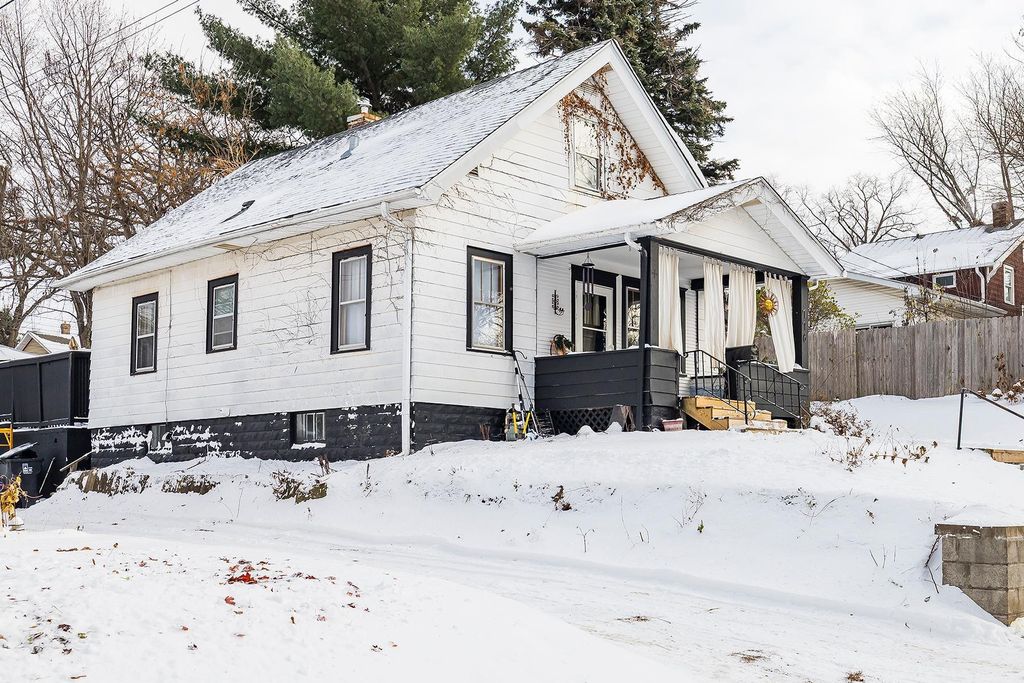 776 Wheeler Street N, Saint Paul, MN 55104