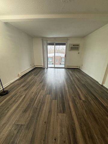 668 Robbins Ave 17, Dracut, MA 01826