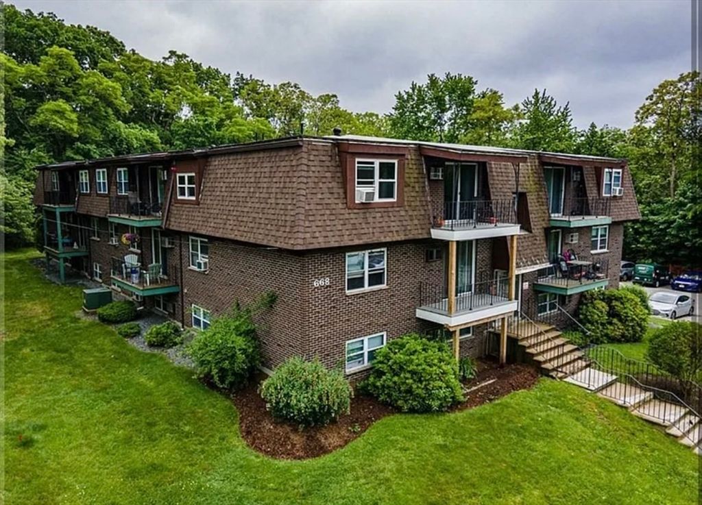 668 Robbins Ave 17, Dracut, MA 01826