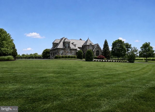 22786 CREIGHTON FARMS DR, Leesburg, VA 20175