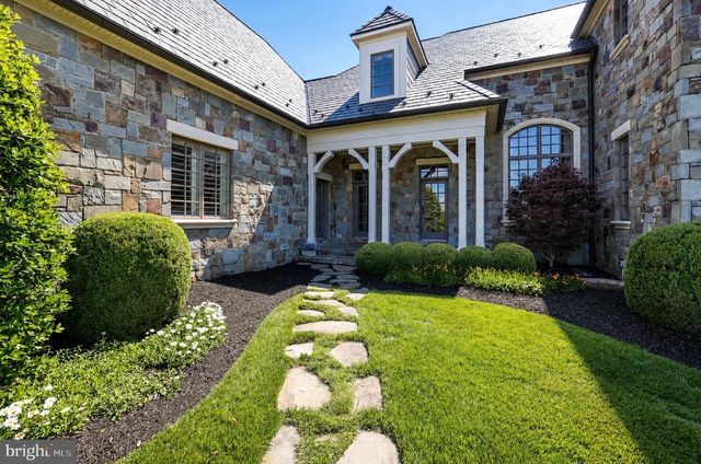 22786 CREIGHTON FARMS DR, Leesburg, VA 20175