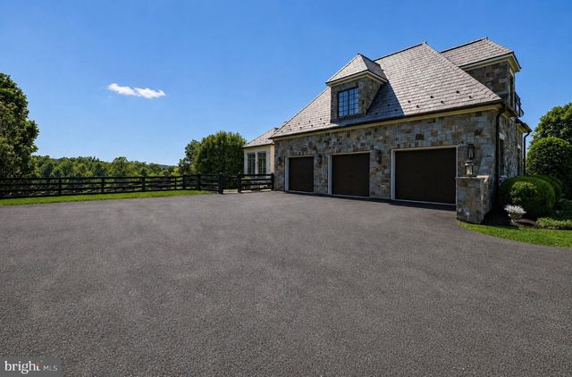 22786 CREIGHTON FARMS DR, Leesburg, VA 20175
