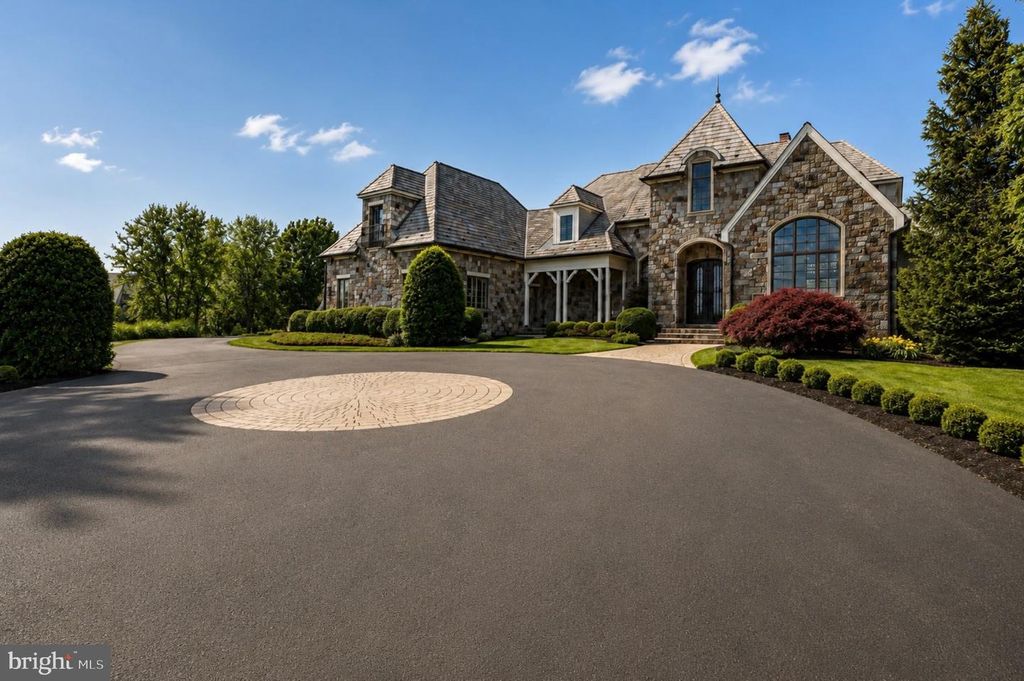 22786 CREIGHTON FARMS DR, Leesburg, VA 20175