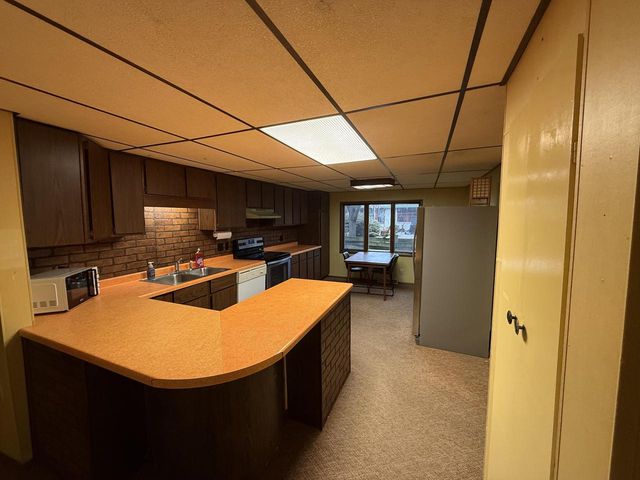 1008 Parkway BOULEVARD, Two Rivers, WI 54241