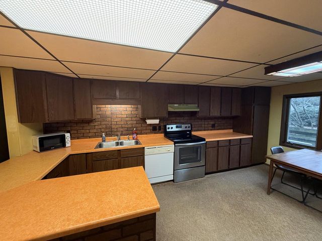 1008 Parkway BOULEVARD, Two Rivers, WI 54241