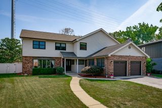 505 E Atwood Court, Elmhurst, IL 60126