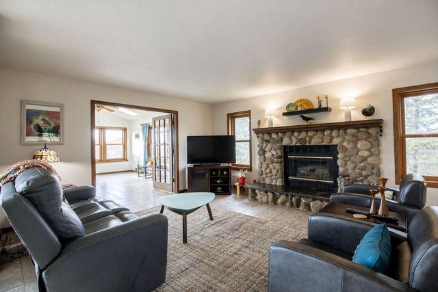 W204N4833 Lannon ROAD, Menomonee Falls, WI 53051