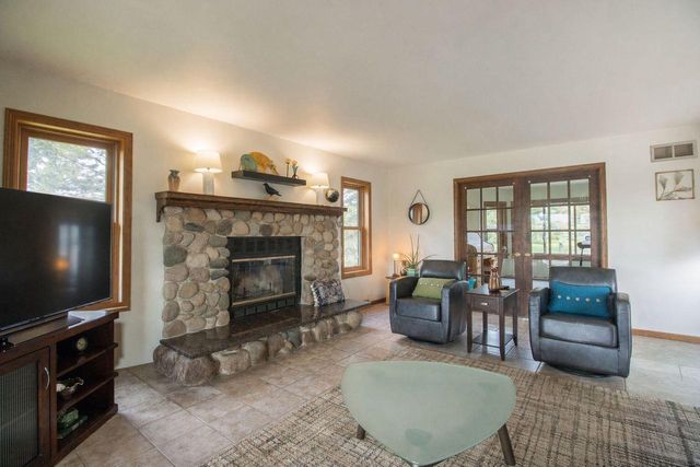 W204N4833 Lannon ROAD, Menomonee Falls, WI 53051