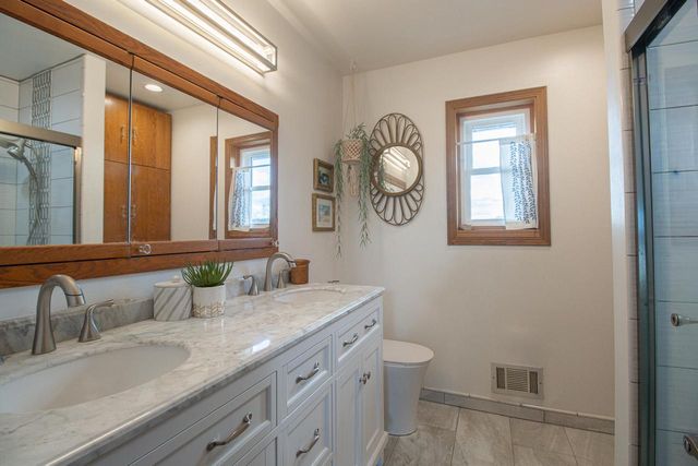 W204N4833 Lannon ROAD, Menomonee Falls, WI 53051