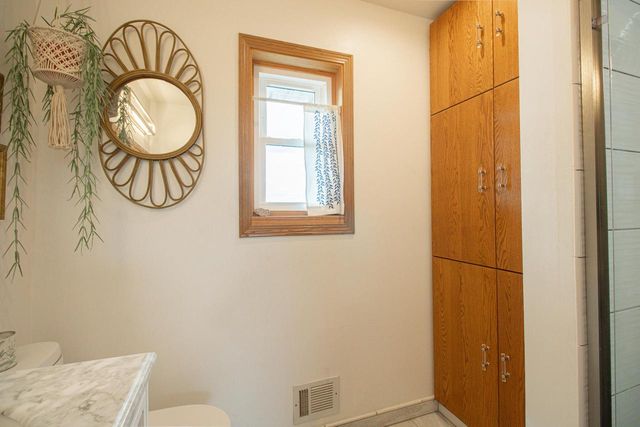 W204N4833 Lannon ROAD, Menomonee Falls, WI 53051
