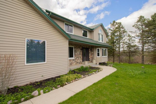 W204N4833 Lannon ROAD, Menomonee Falls, WI 53051