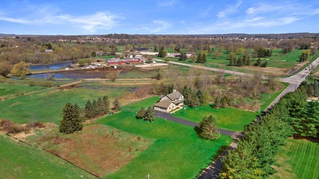 W204N4833 Lannon ROAD, Menomonee Falls, WI 53051