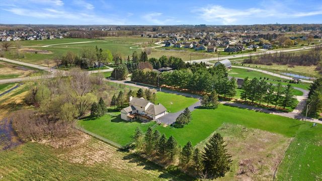 W204N4833 Lannon ROAD, Menomonee Falls, WI 53051
