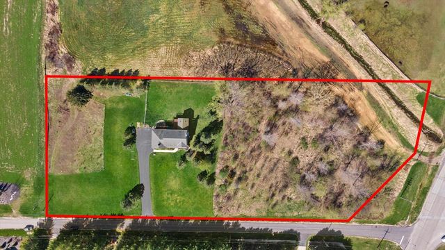 W204N4833 Lannon ROAD, Menomonee Falls, WI 53051