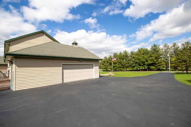 W204N4833 Lannon ROAD, Menomonee Falls, WI 53051