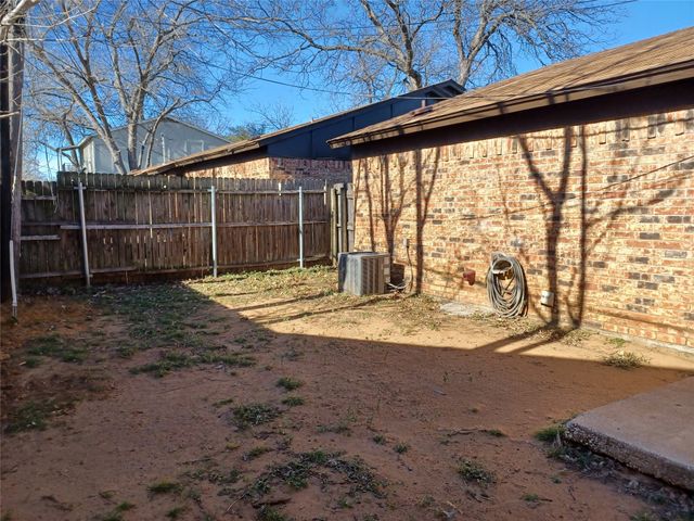 502 Dipert Court, Arlington, TX 76012
