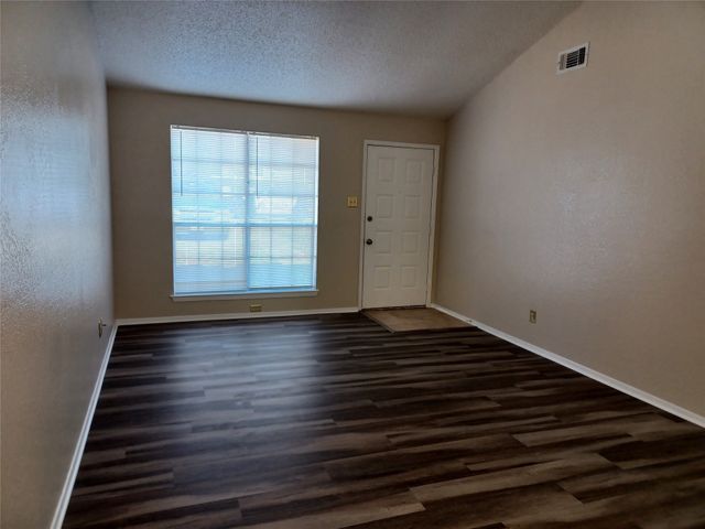 502 Dipert Court, Arlington, TX 76012