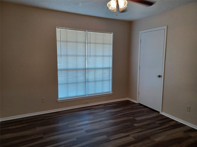 502 Dipert Court, Arlington, TX 76012