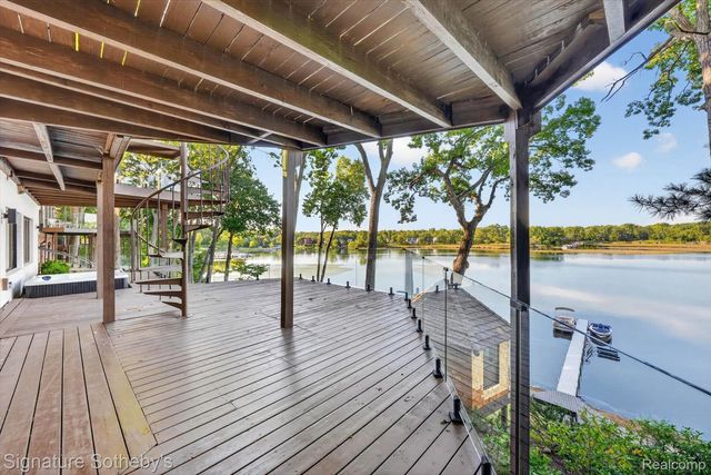 4451 Rolling Pine Drive, West Bloomfield Charter Township, MI 48323