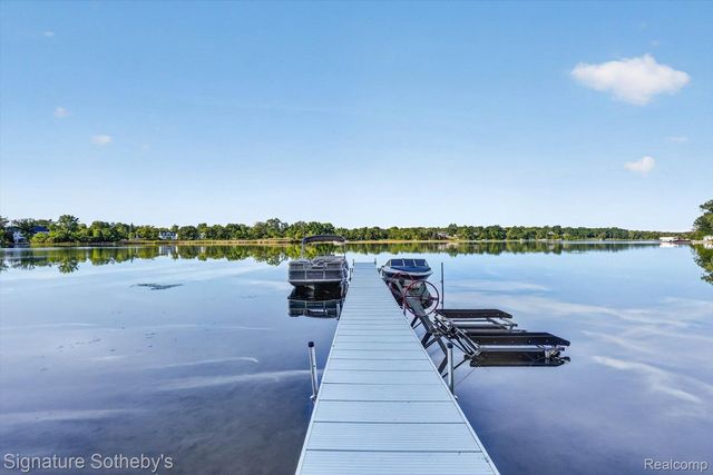4451 Rolling Pine Drive, West Bloomfield Charter Township, MI 48323
