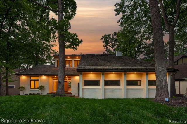 4451 Rolling Pine Drive, West Bloomfield Charter Township, MI 48323