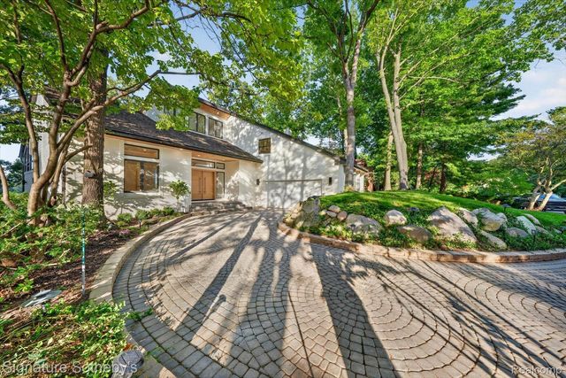 4451 Rolling Pine Drive, West Bloomfield Charter Township, MI 48323