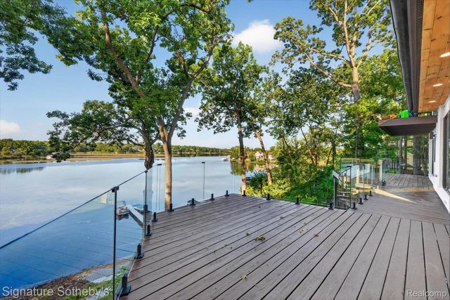 4451 Rolling Pine Drive, West Bloomfield Charter Township, MI 48323