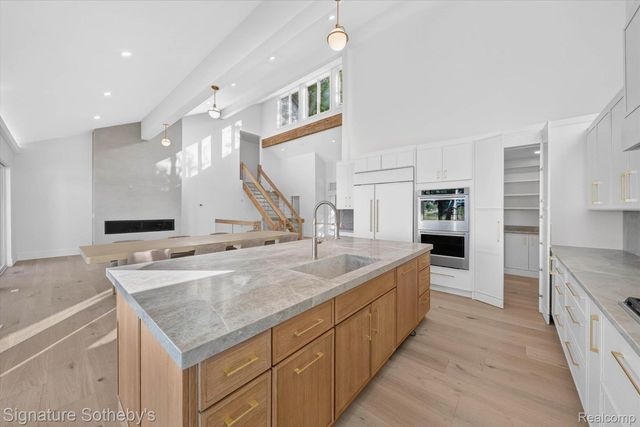 4451 Rolling Pine Drive, West Bloomfield Charter Township, MI 48323