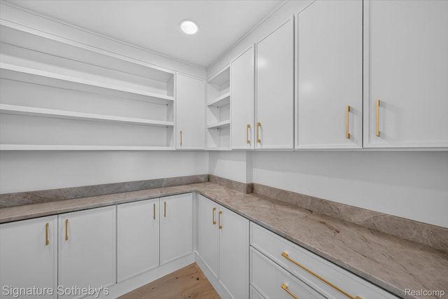 4451 Rolling Pine Drive, West Bloomfield Charter Township, MI 48323