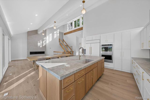 4451 Rolling Pine Drive, West Bloomfield Charter Township, MI 48323