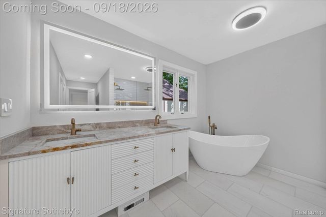 4451 Rolling Pine Drive, West Bloomfield Charter Township, MI 48323