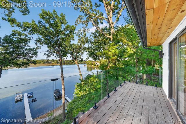 4451 Rolling Pine Drive, West Bloomfield Charter Township, MI 48323