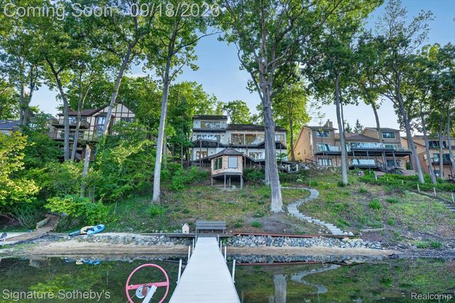 4451 Rolling Pine Drive, West Bloomfield Charter Township, MI 48323