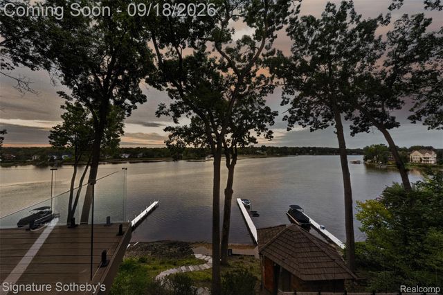 4451 Rolling Pine Drive, West Bloomfield Charter Township, MI 48323