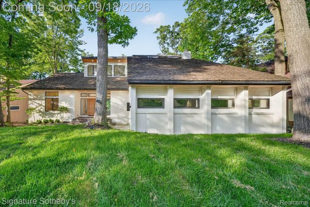4451 Rolling Pine Drive, West Bloomfield Charter Township, MI 48323