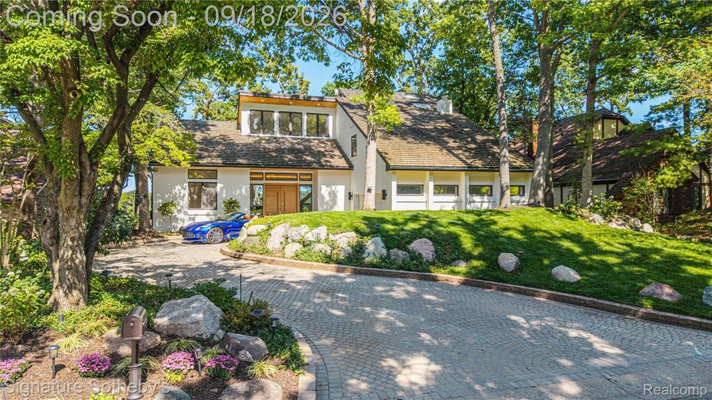 4451 Rolling Pine Drive, West Bloomfield Charter Township, MI 48323