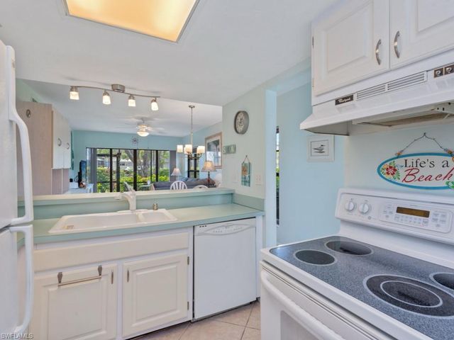 27 Greenbrier ST 109, Marco Island, FL 34145