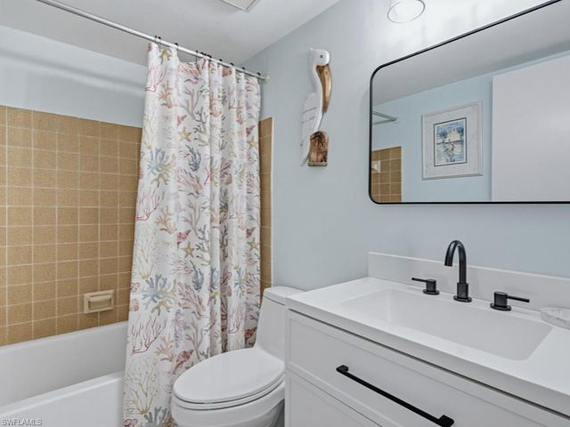 27 Greenbrier ST 109, Marco Island, FL 34145