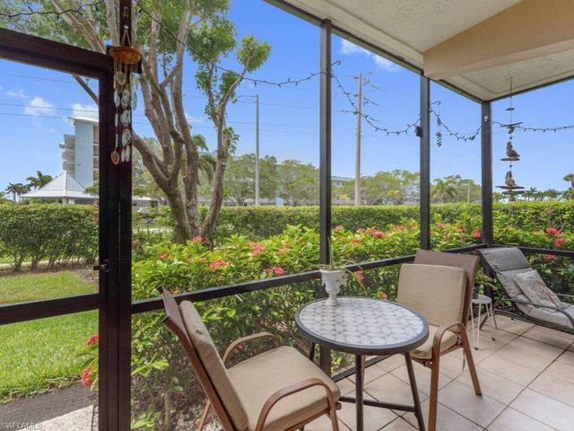 27 Greenbrier ST 109, Marco Island, FL 34145
