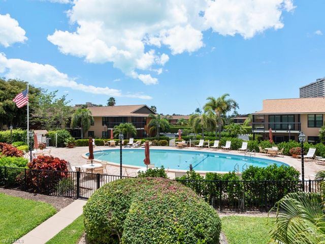 27 Greenbrier ST 109, Marco Island, FL 34145